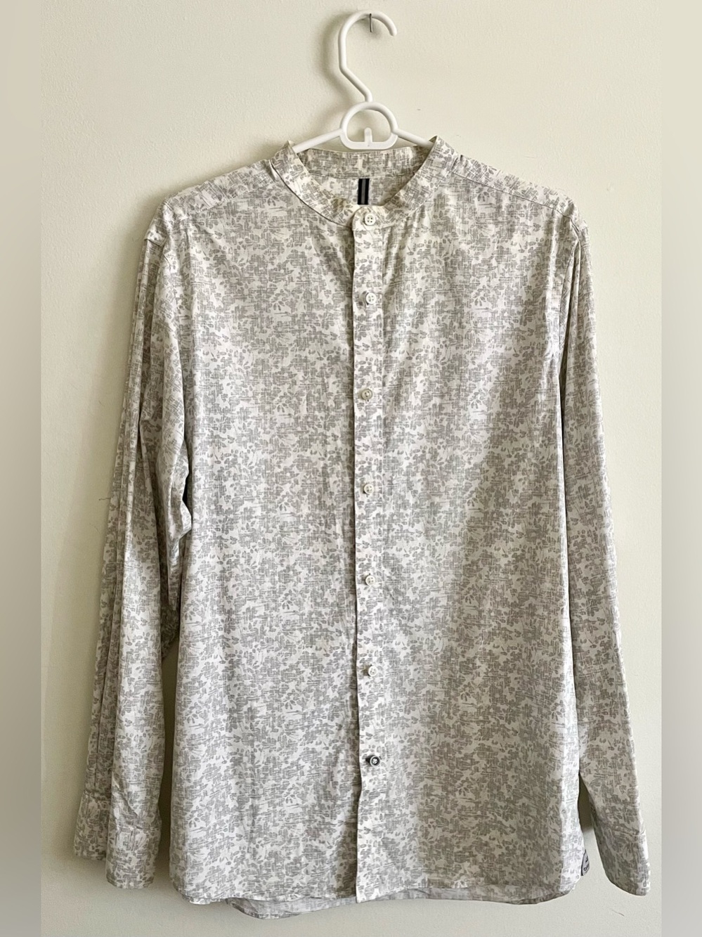 🐰 Crosby & Howard Men's Light Gray Floral Band-Collar Button-Down Shirt 🐰